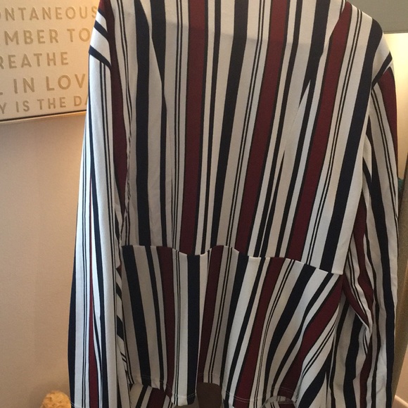 Red wine blue and white jacket - Picture 5 of 6